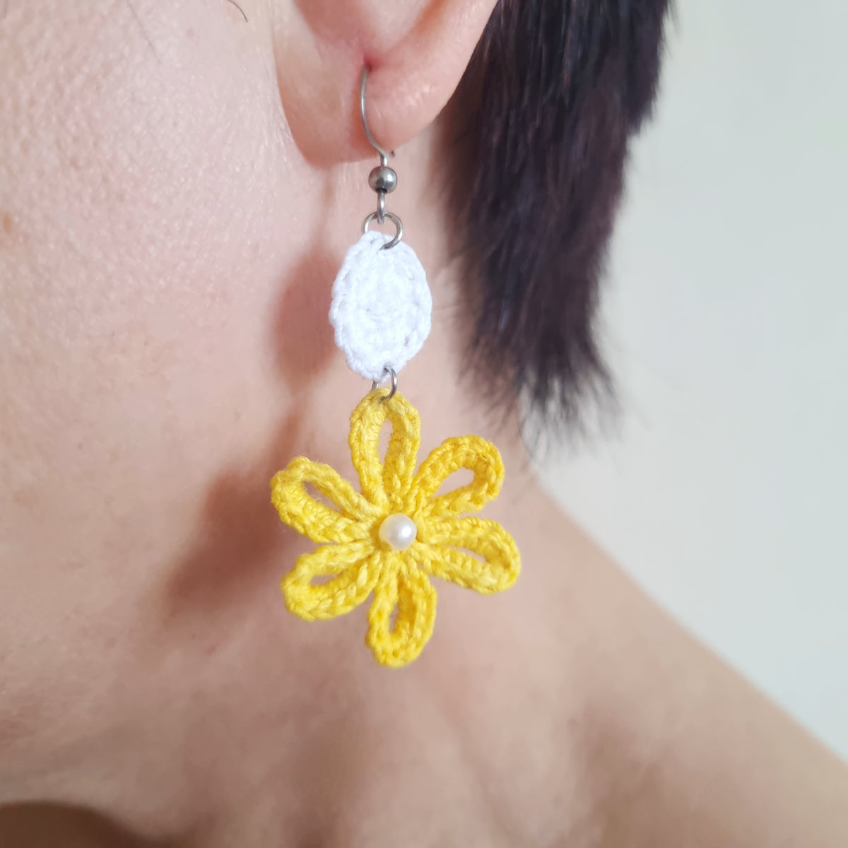 Flower with Faux Pearl Art Deco Style Earring